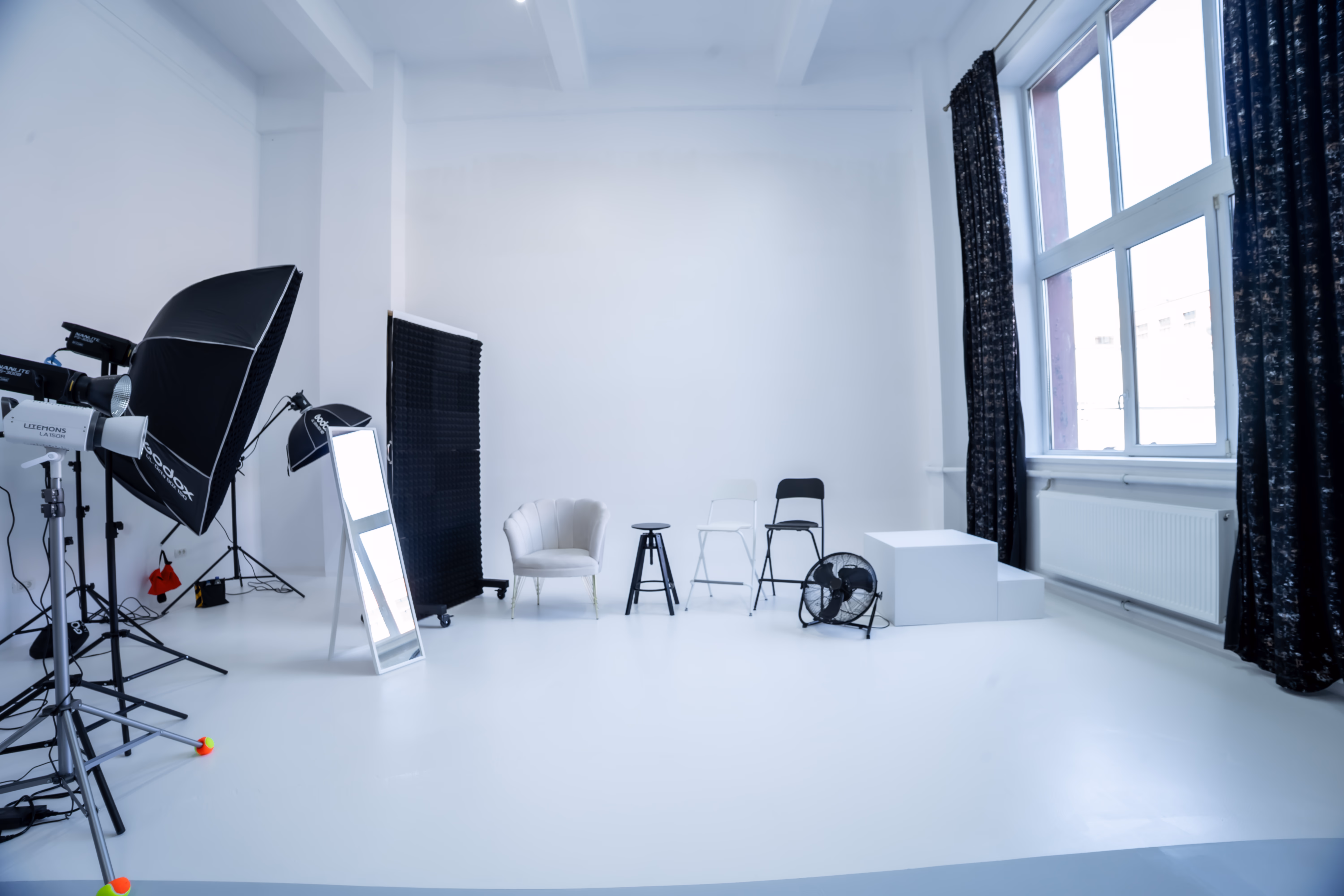 RENT STUDIO